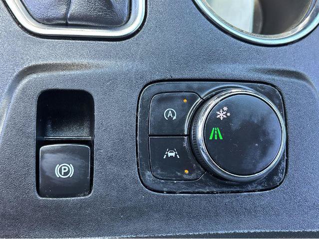 Used 2023 Chevrolet Traverse LT FWD image 29