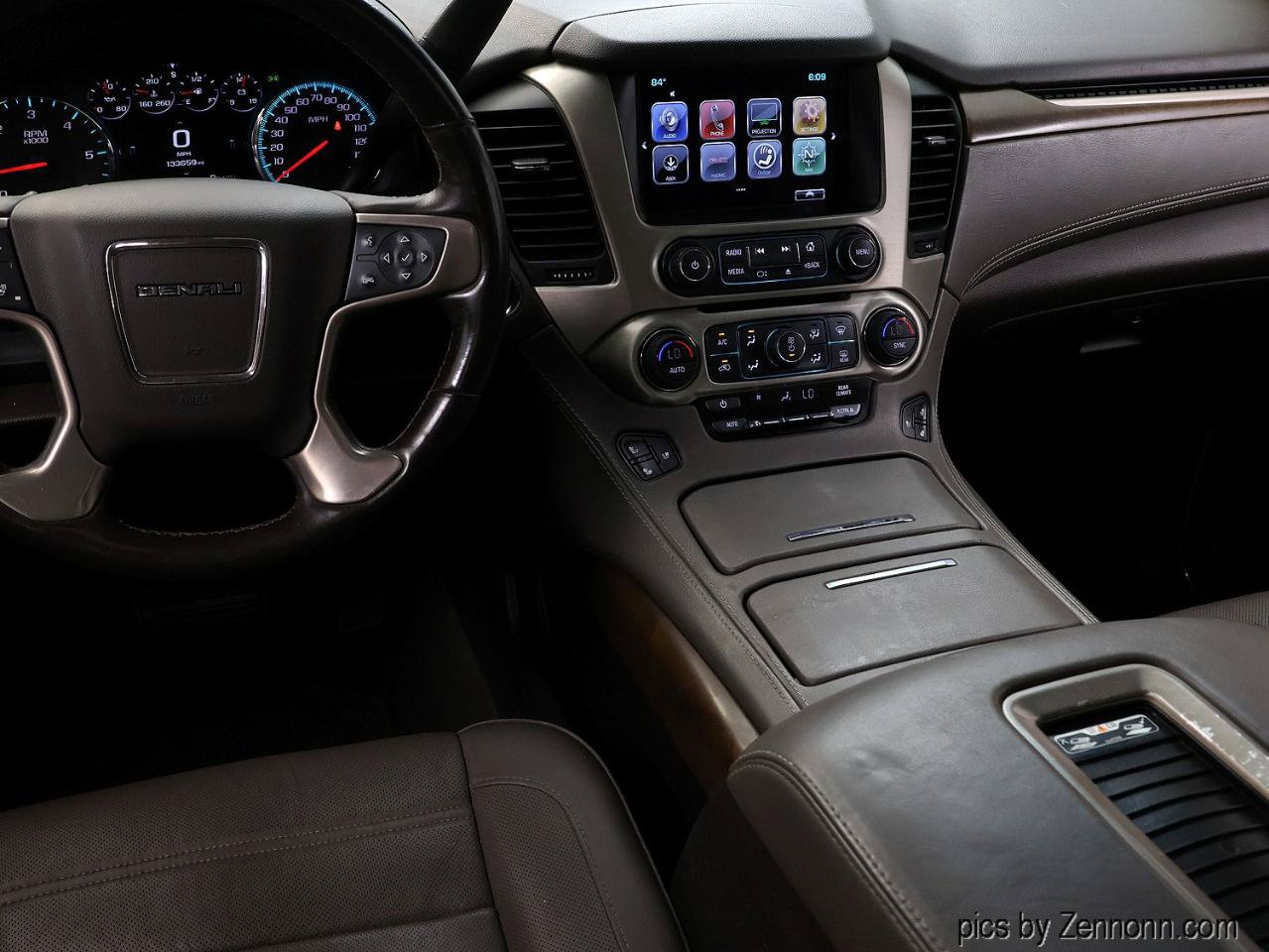 Used 2019 GMC Yukon XL Denali AWD/4WD image 17