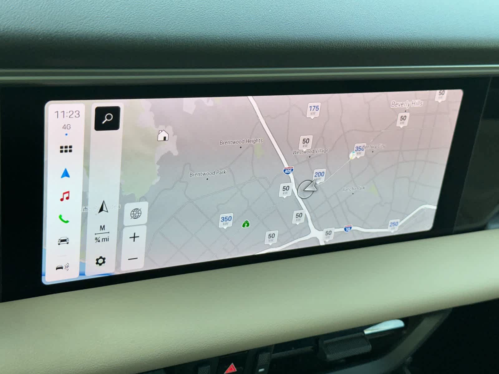 Certified 2025 Porsche Macan 4S Electric AWD/4WD image 22