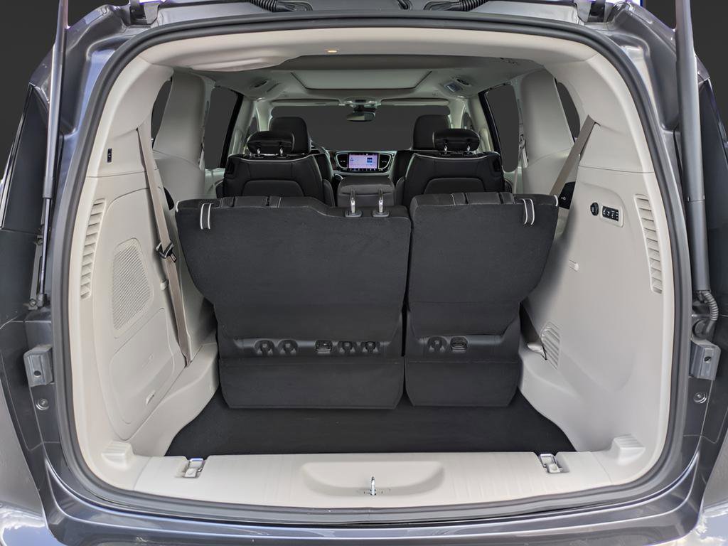 Used 2022 Chrysler Pacifica Limited FWD image 12