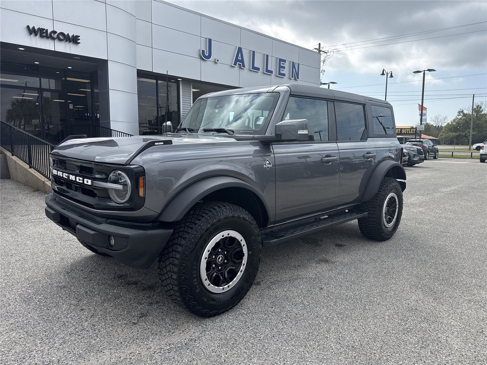 Certified 2023 Ford Bronco Outer Banks w/ Sasquatch Package