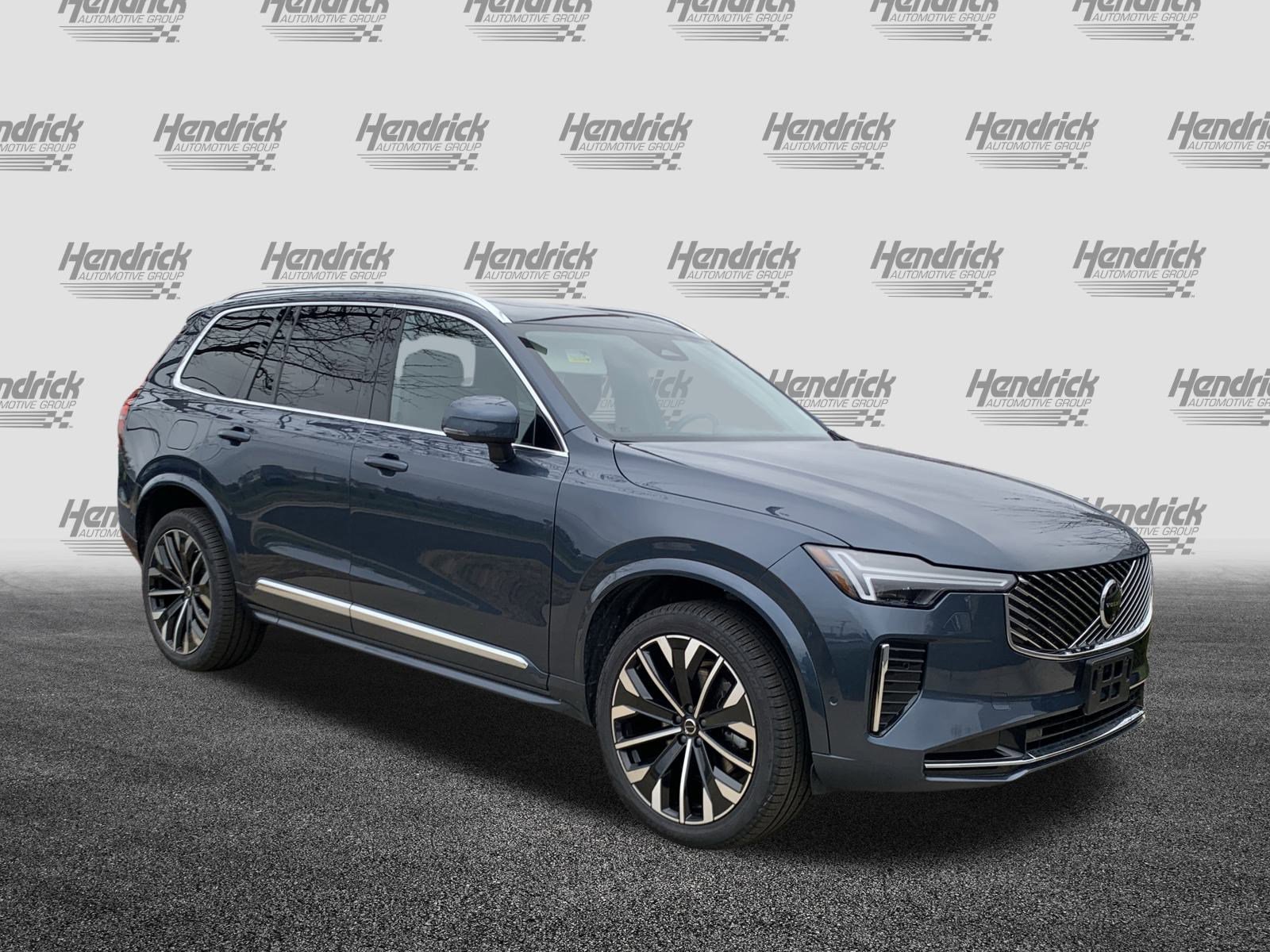 Used 2025 Volvo XC90 B6 Plus image 2