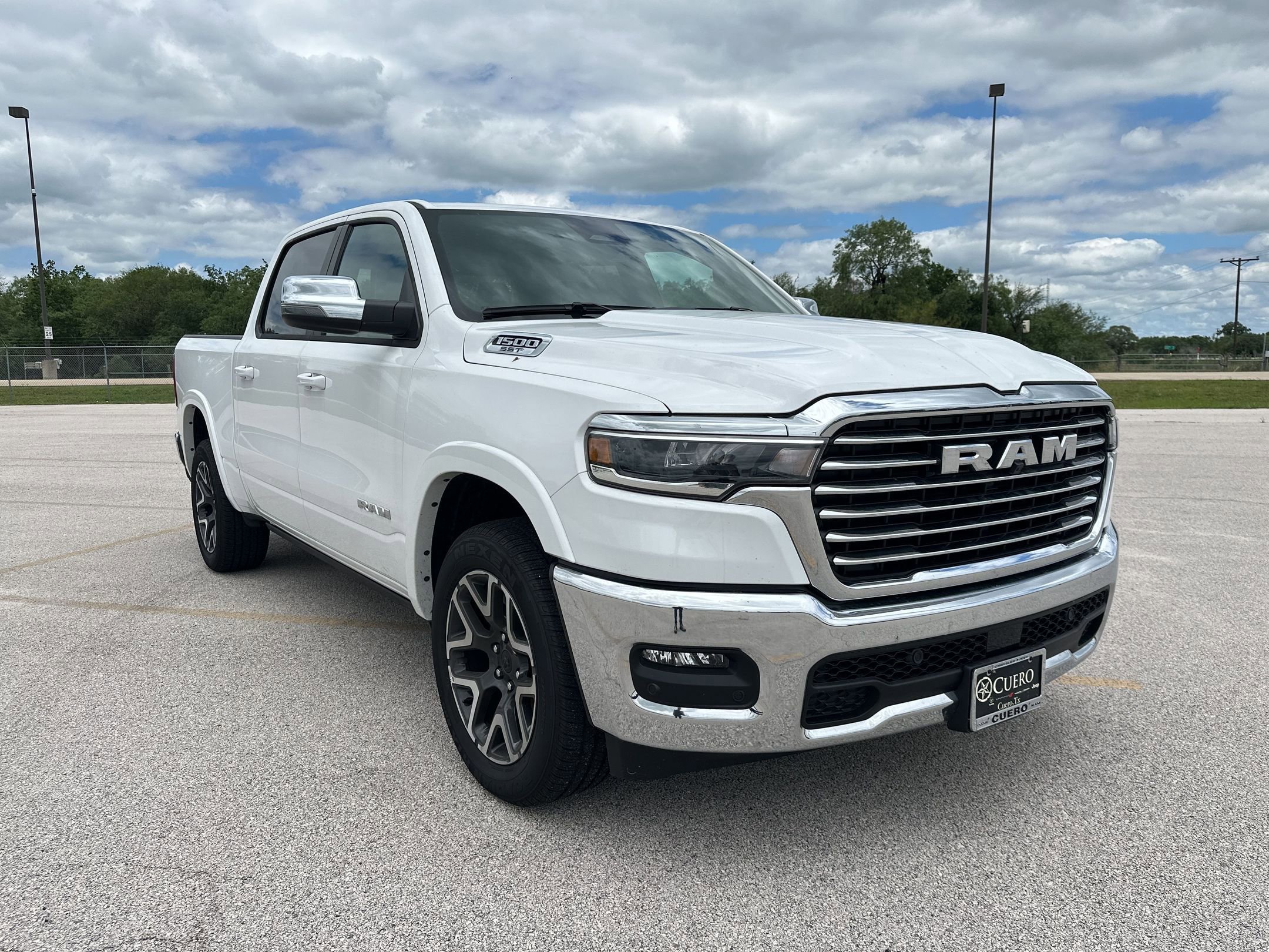 Used 2025 RAM 1500 Laramie AWD/4WD image 7