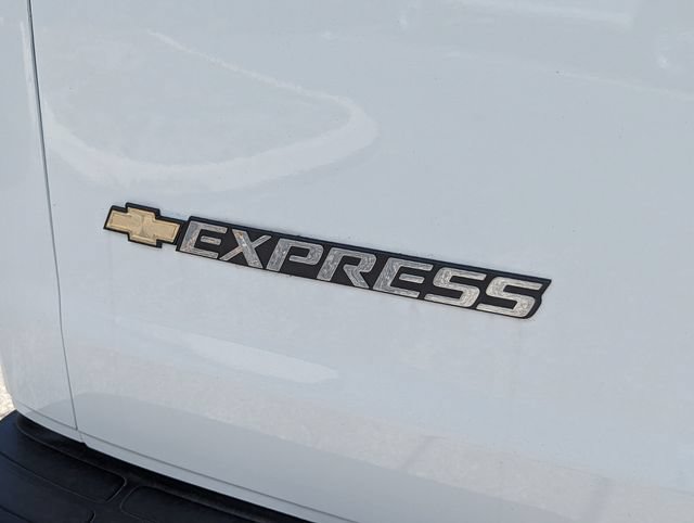 Used 2025 Chevrolet Express 2500 w/ Driver Convenience Package RWD image 10