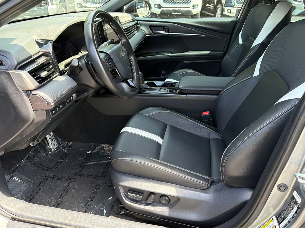 Used 2025 Toyota Camry SE w/ Convenience Package FWD image 18