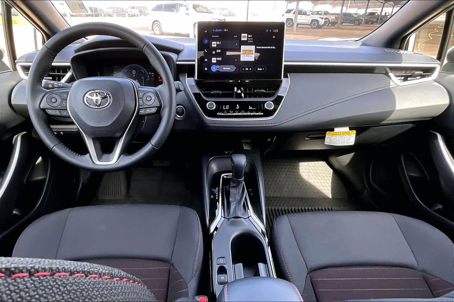 Used 2025 Toyota Corolla SE w/ SE Premium Package image 15