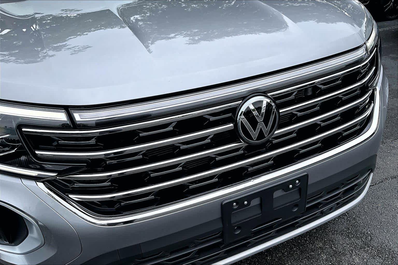 Used 2024 Volkswagen Atlas SEL AWD/4WD image 30