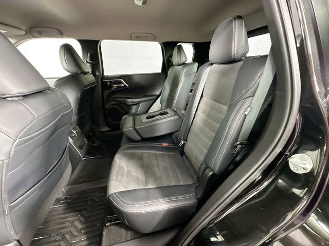 Used 2023 Mitsubishi Outlander SE image 25