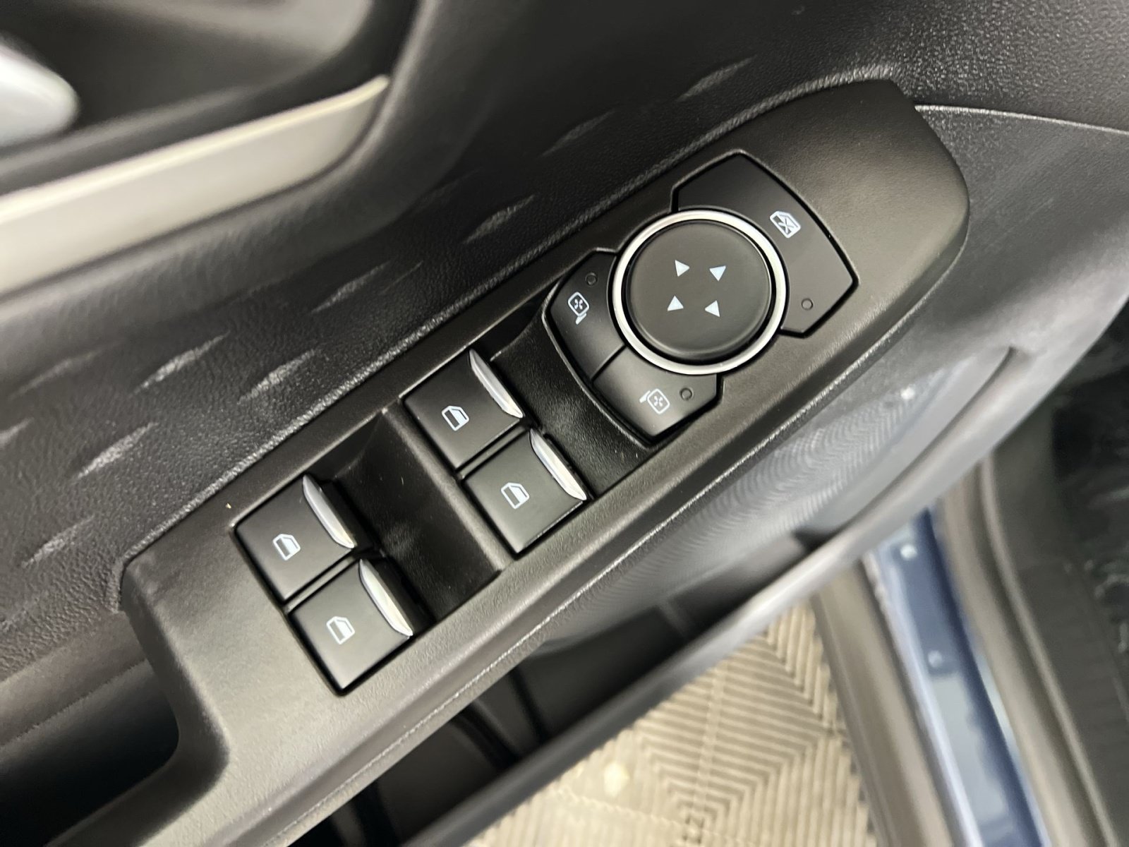 Used 2020 Ford Escape SE FWD image 15