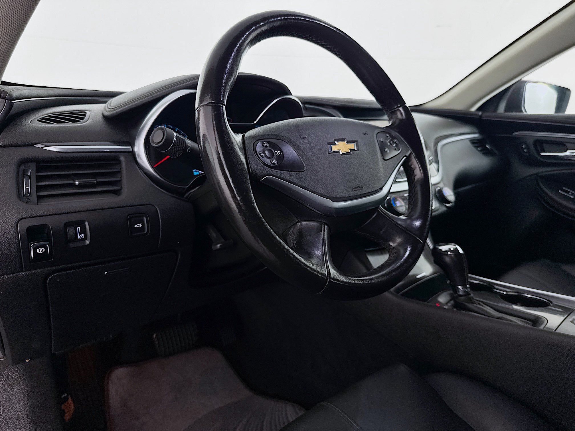 Used 2018 Chevrolet Impala LT FWD image 21