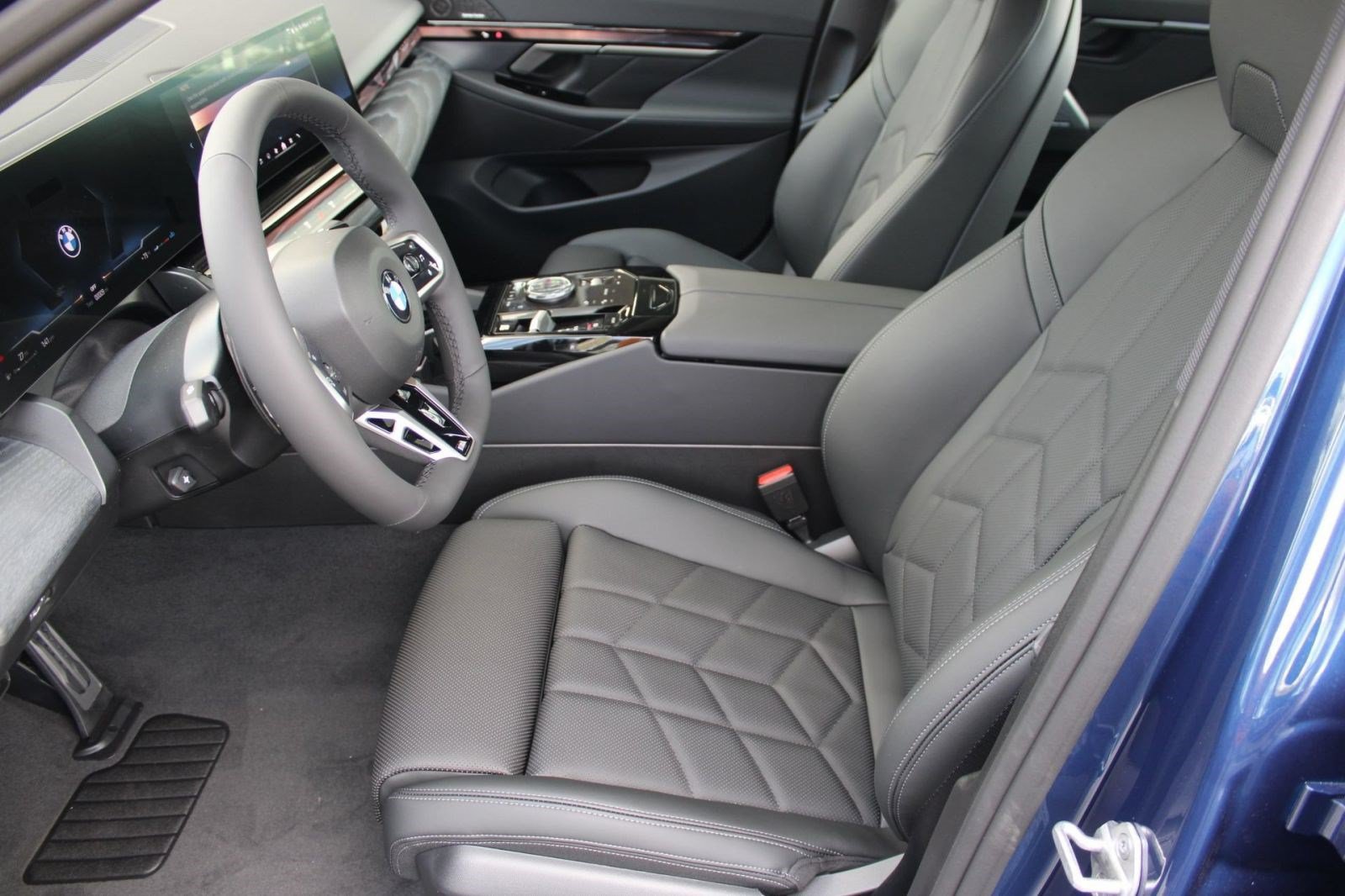 Used 2026 BMW 530i w/ M Sport Package RWD image 5