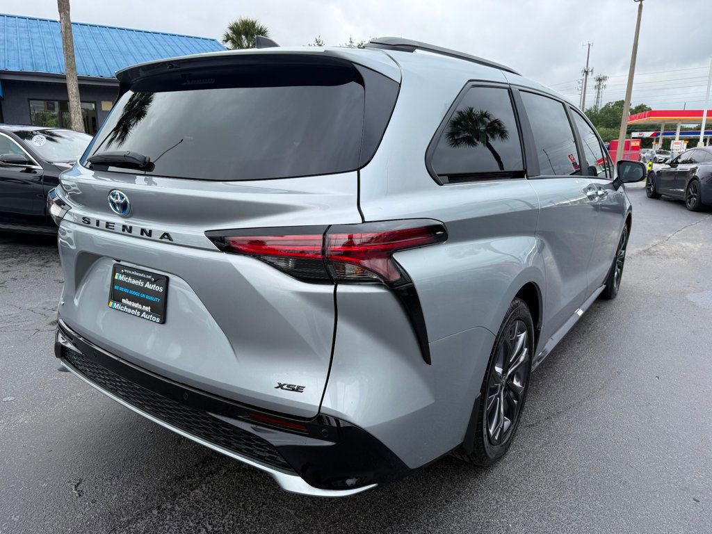Used 2025 Toyota Sienna XSE image 5