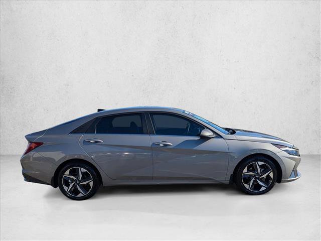 Used 2023 Hyundai Elantra Limited image 4