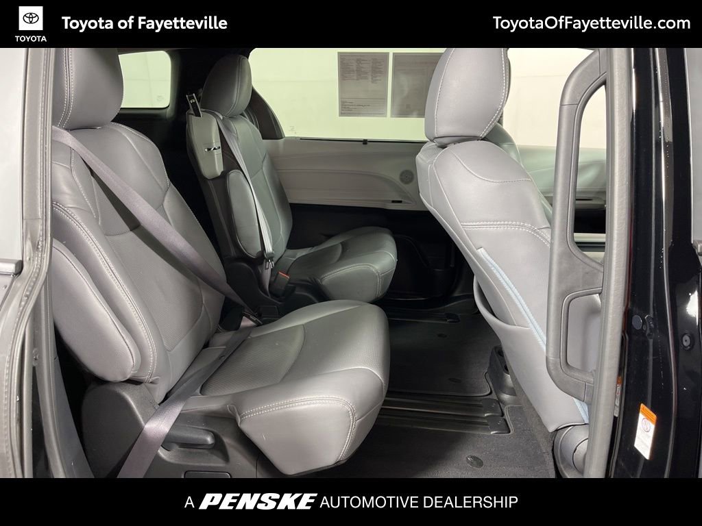 Used 2025 Toyota Sienna LE w/ LE Plus Package image 10