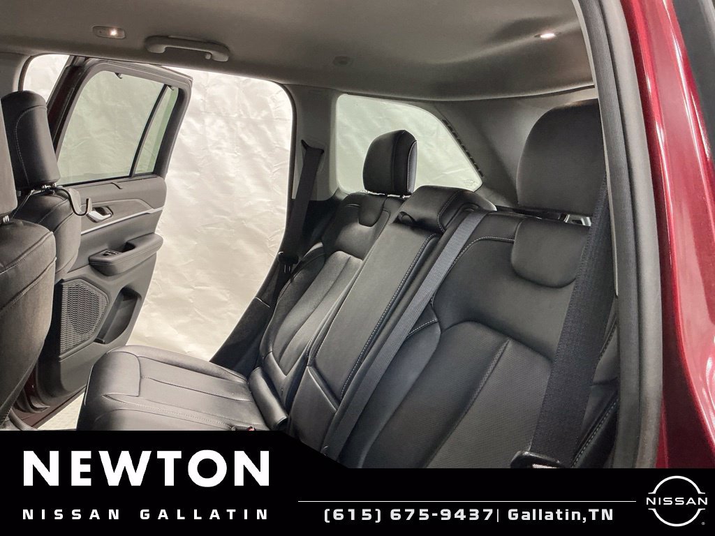 Used 2023 Jeep Grand Cherokee Limited w/ Luxury Tech Group II AWD/4WD image 27