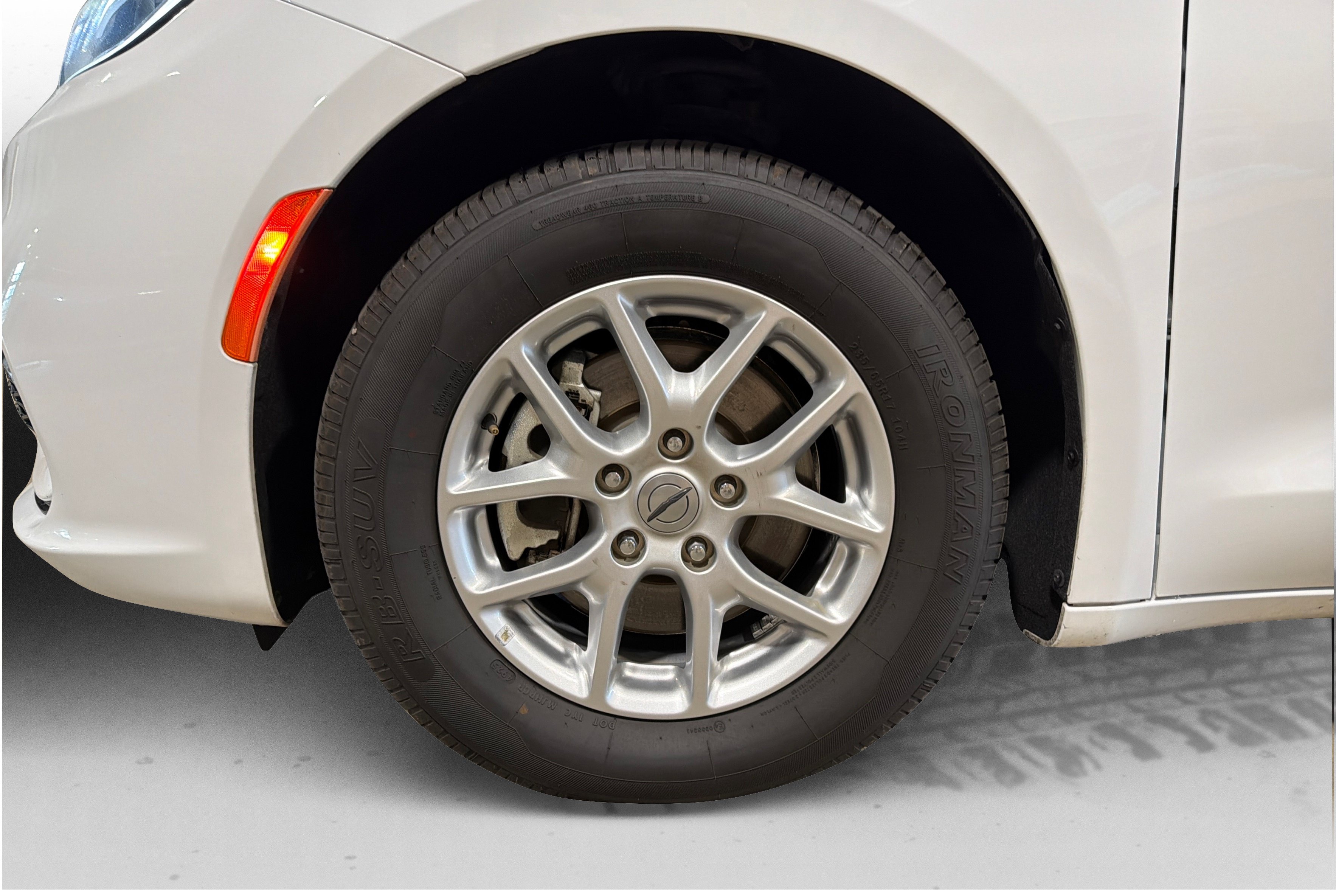 Used 2023 Chrysler Pacifica Touring-L FWD image 51