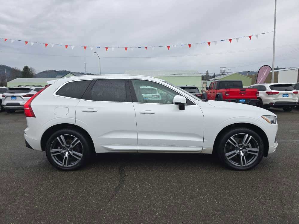 Used 2021 Volvo XC60 T5 Momentum w/ Advanced Package image 6