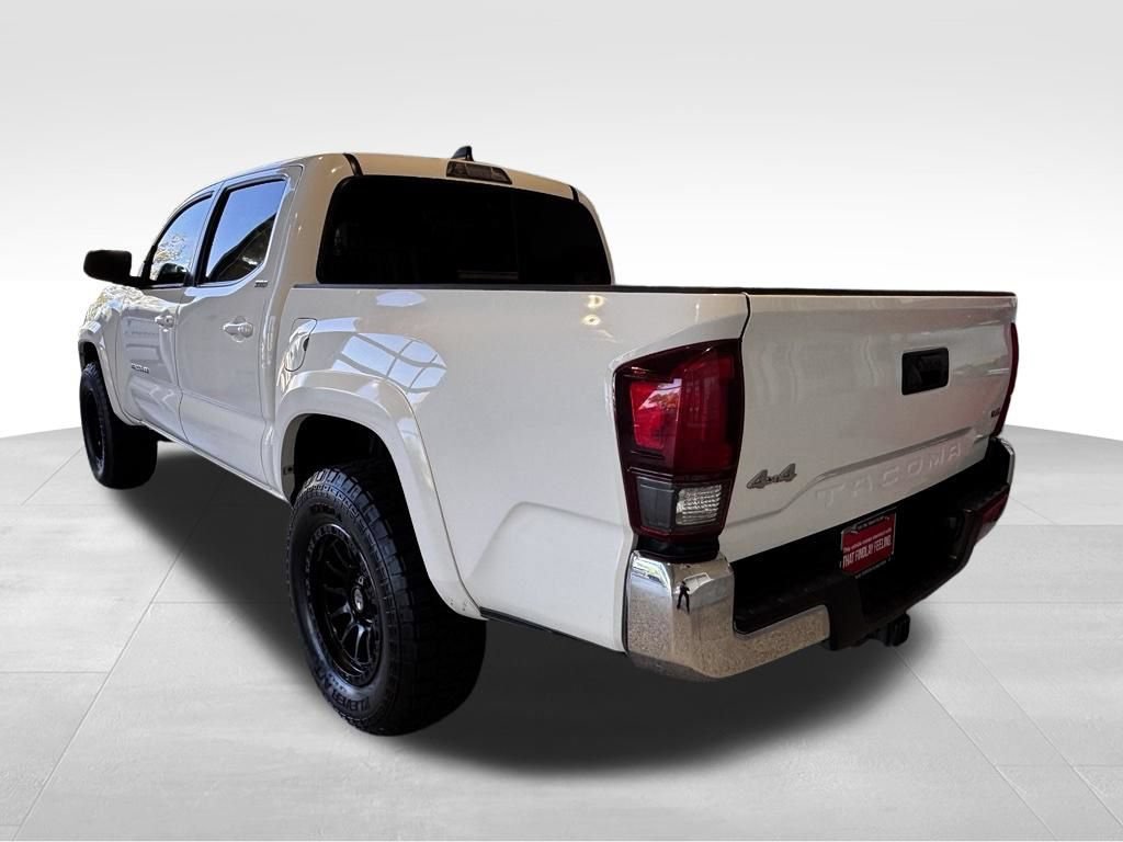 Used 2021 Toyota Tacoma SR5 AWD/4WD image 4
