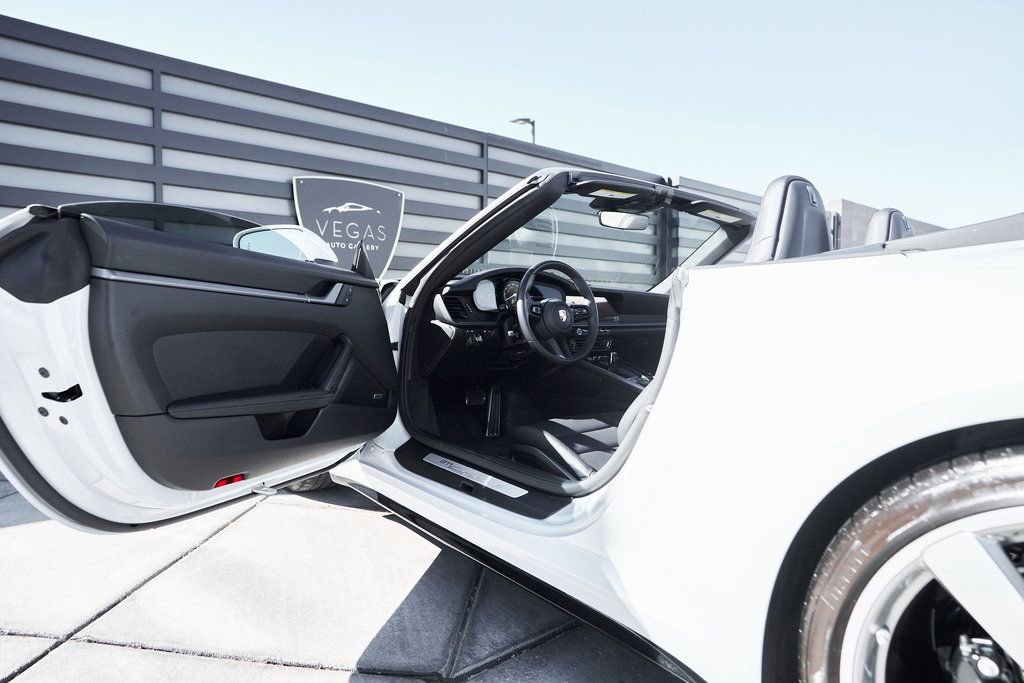 Used 2024 Porsche 911 Carrera 4S image 25