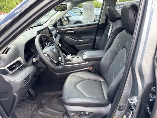 Used 2026 Toyota Highlander Platinum AWD/4WD image 14