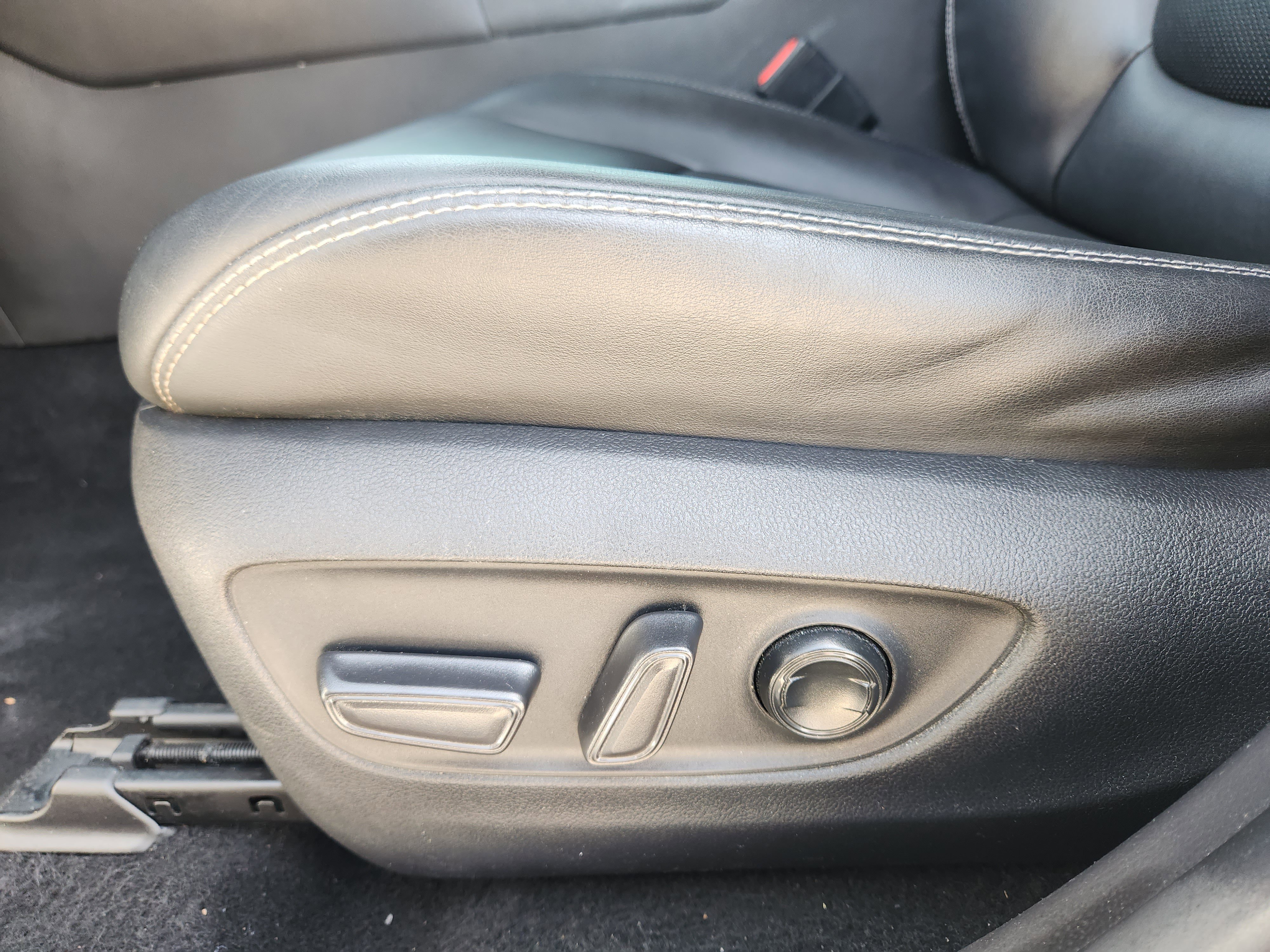 Used 2022 Toyota RAV4 Limited image 46