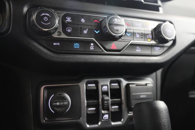 Used 2024 Jeep Wrangler Unlimited AWD/4WD image 26