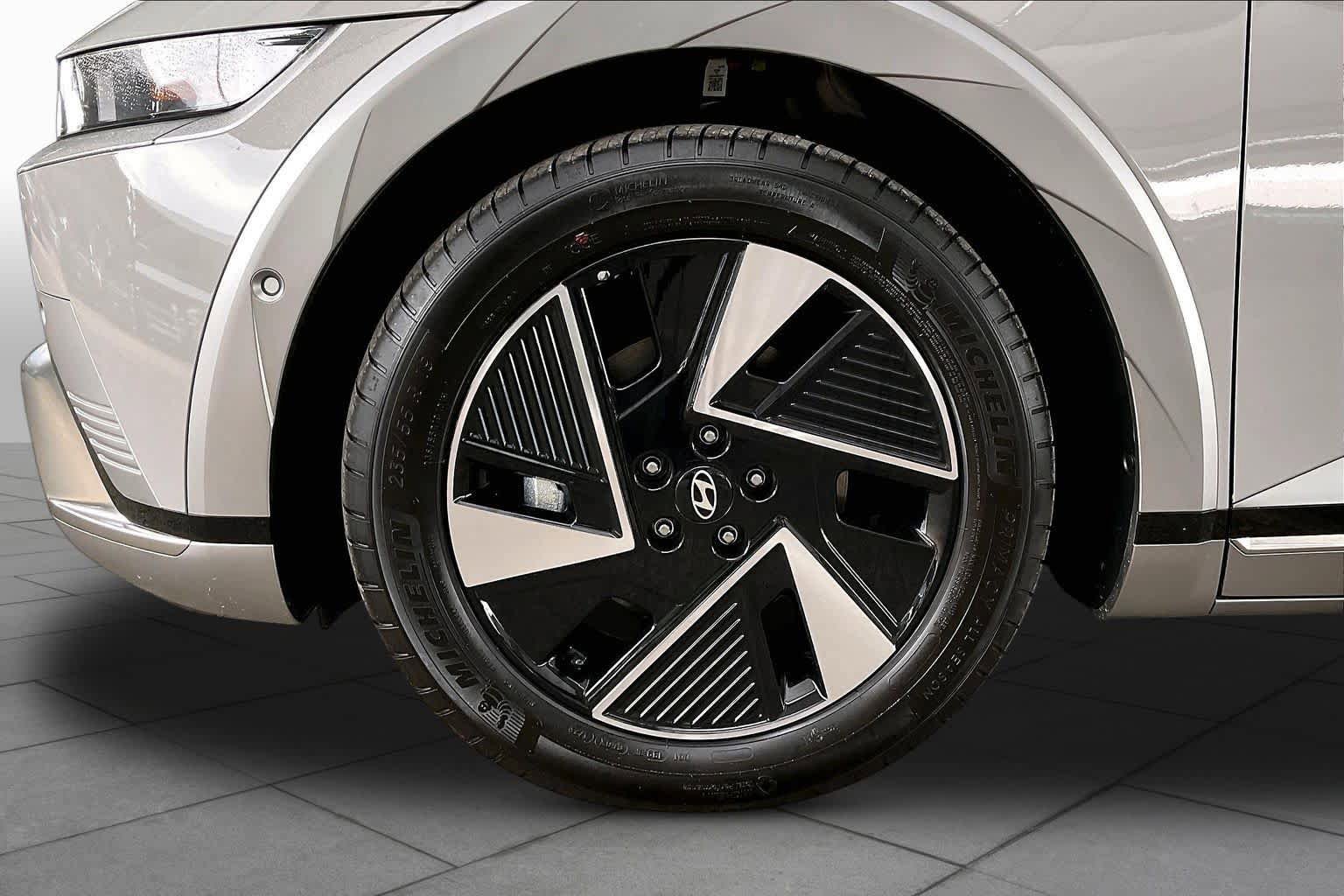 Certified 2026 Hyundai Ioniq 5 Limited RWD image 10