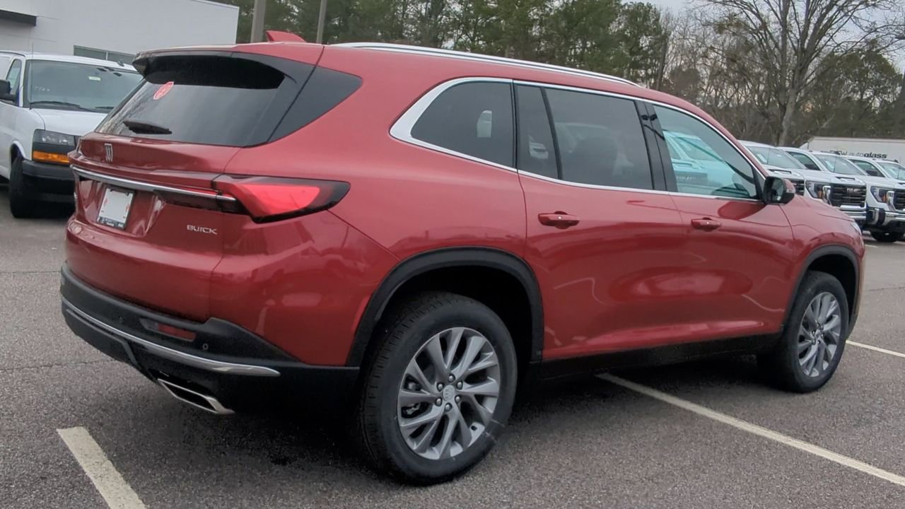 Used 2025 Buick Enclave Preferred w/ Power Package image 8