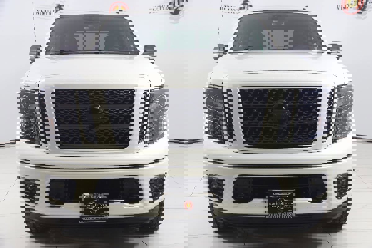 Used 2019 Nissan Titan SV w/ SV Convenience Package image 48