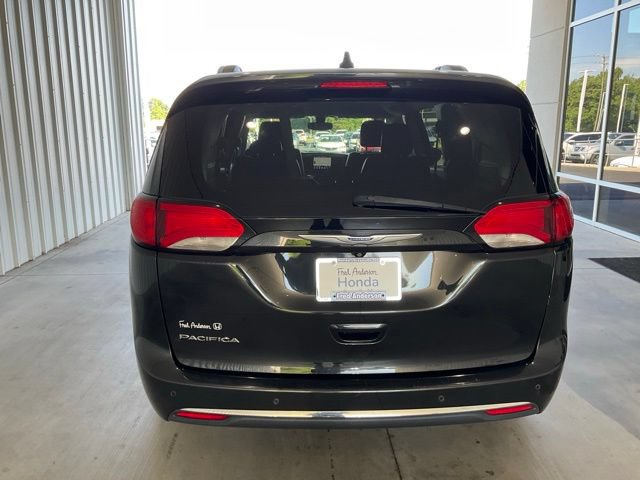 Used 2018 Chrysler Pacifica Touring-L Plus FWD image 18