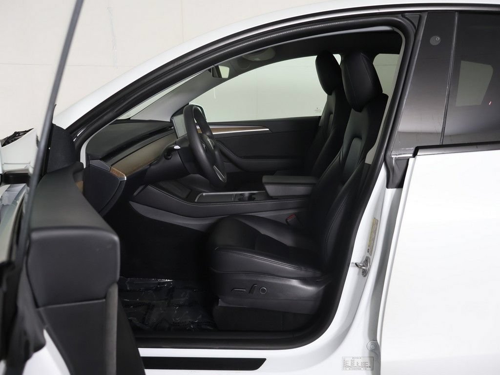 Used 2023 Tesla Model Y Long Range AWD/4WD image 32