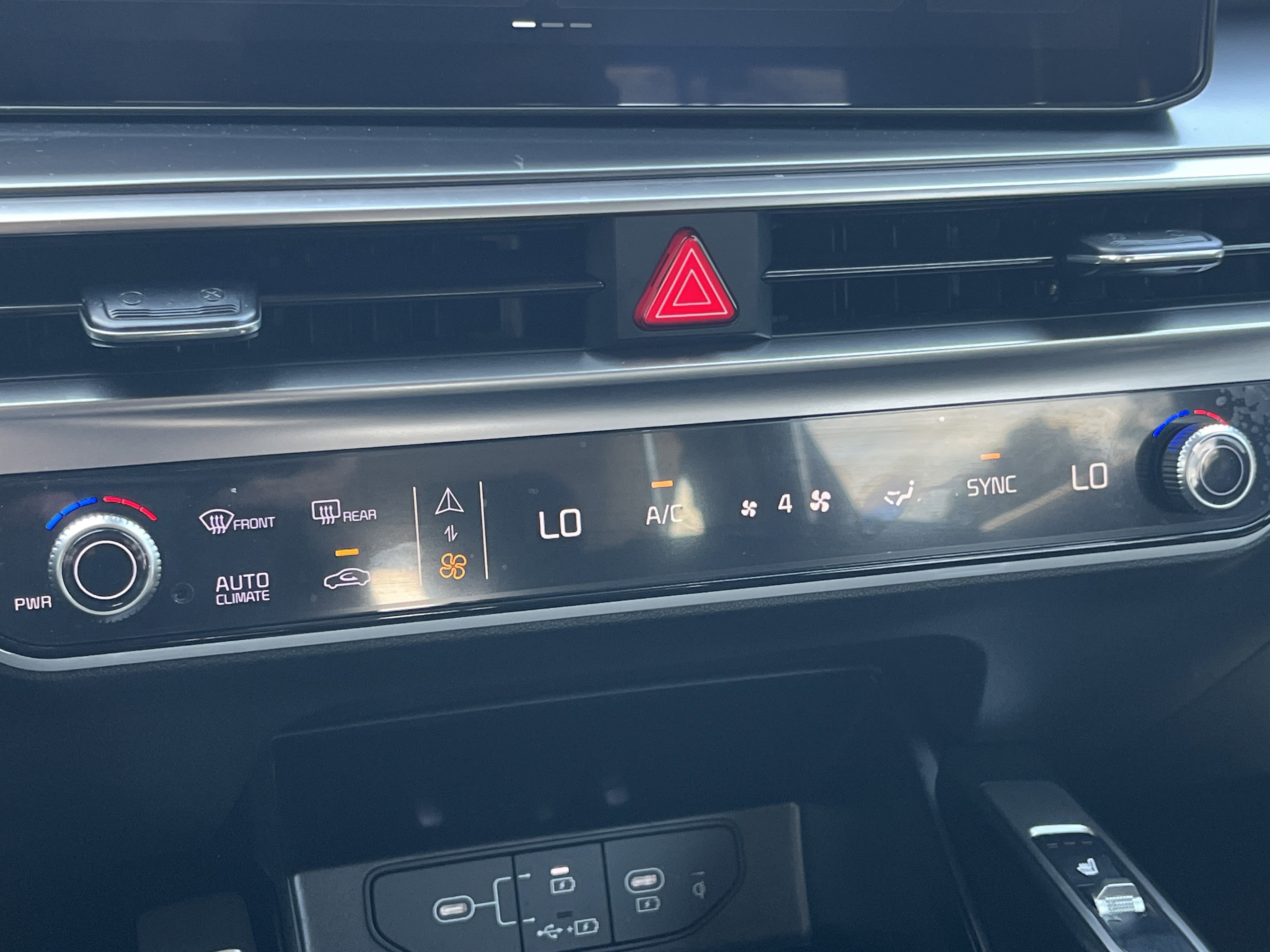 Certified 2025 Kia Sorento EX w/ Panoramic Sunroof Package image 7