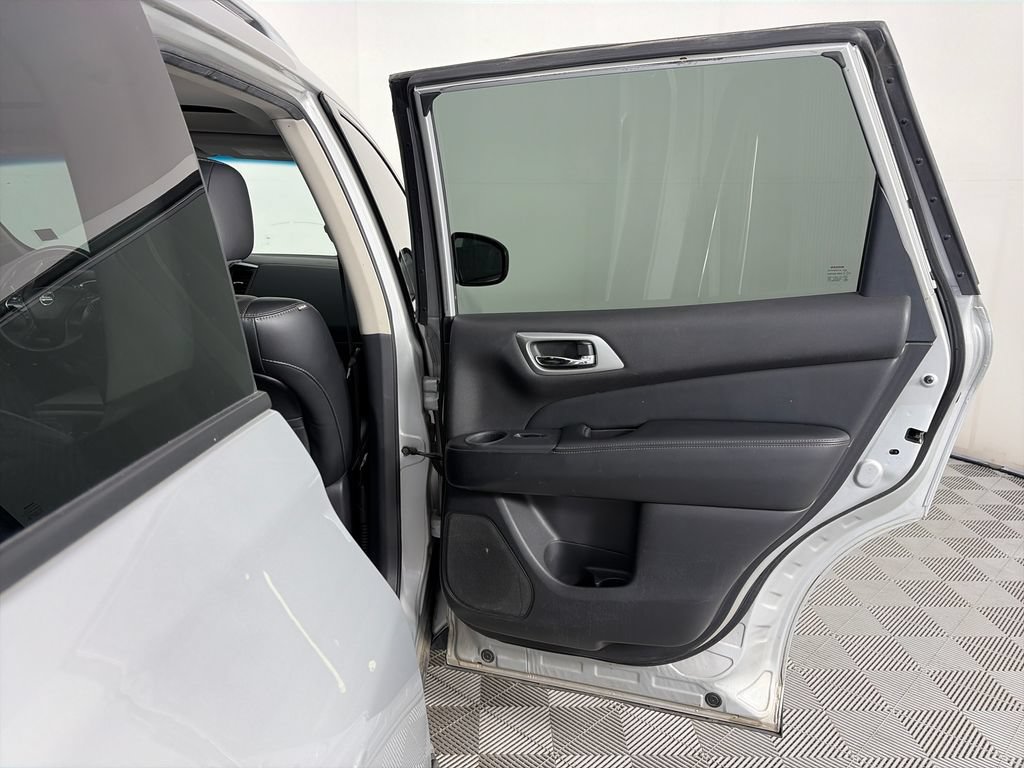 Used 2016 Nissan Pathfinder Platinum AWD/4WD image 28