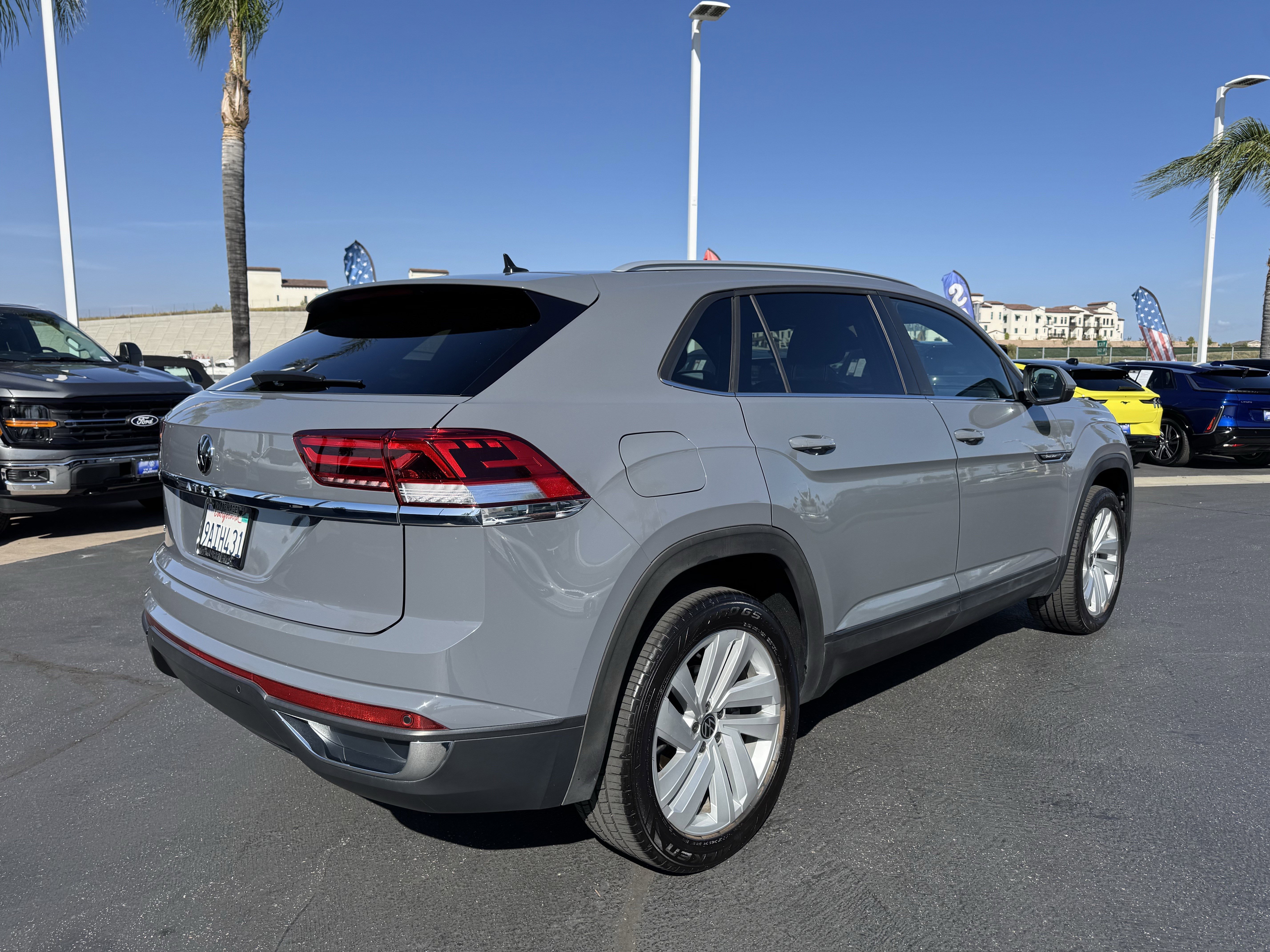 Certified 2022 Volkswagen Atlas Cross Sport SE w/ Panoramic Sunroof Package FWD image 11