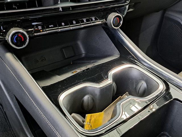 Used 2025 Chevrolet Traverse LT image 17