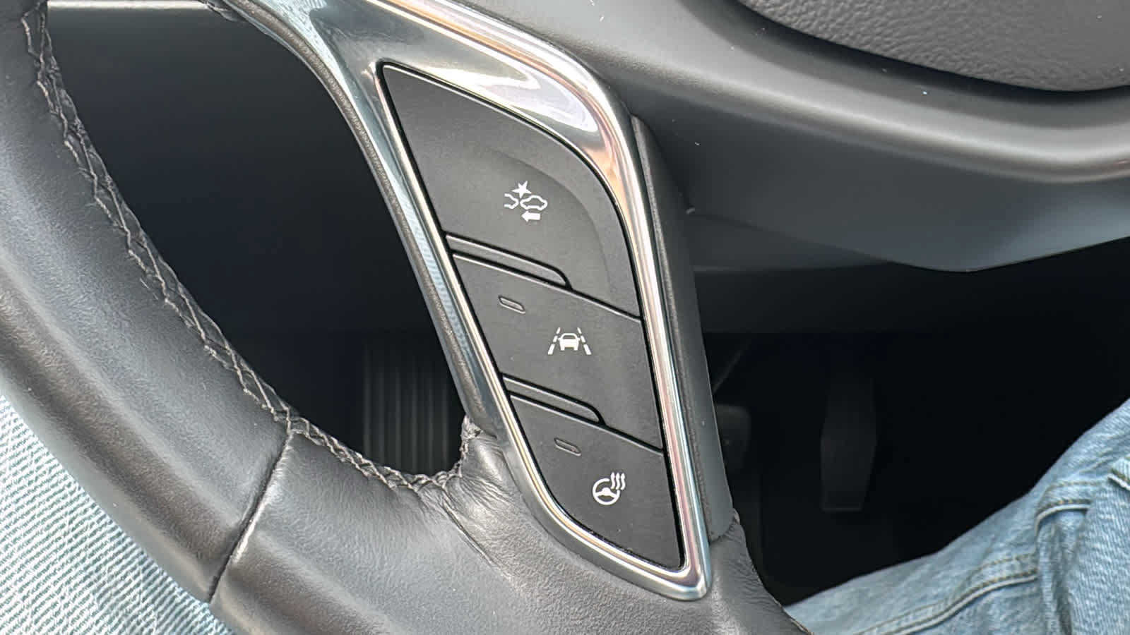 Certified 2018 Cadillac XT5 Luxury w/ Driver Awareness Package FWD image 13