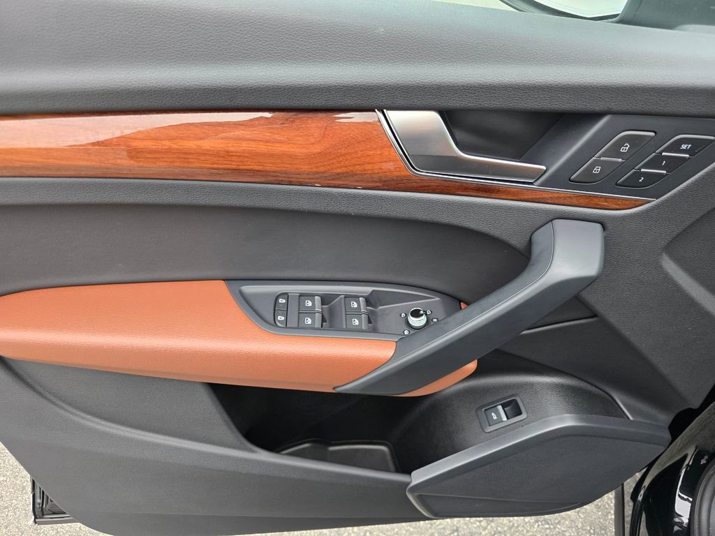 Used 2023 Audi Q5 2.0T Premium w/ Convenience Package image 17