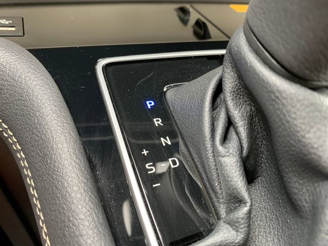 Used 2025 Toyota Sienna Limited image 23