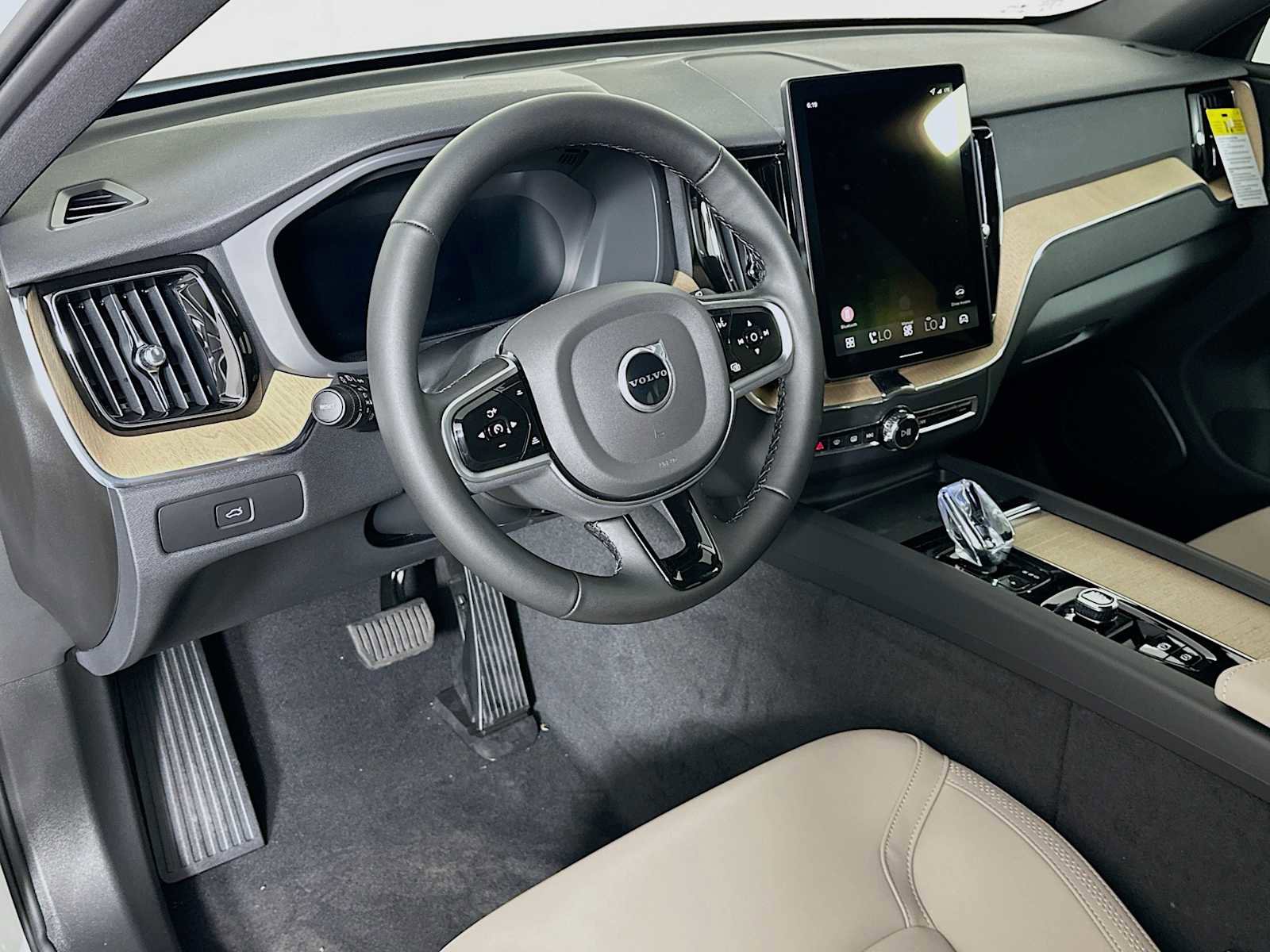 New 2026 Volvo XC60 B5 Core image 9
