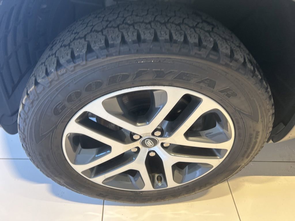 Used 2024 Land Rover Defender 110 S image 21