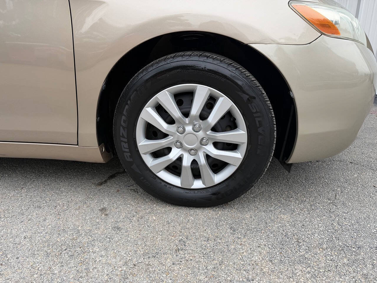 Used 2009 Toyota Camry LE FWD image 25