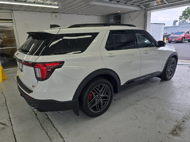Used 2025 Ford Explorer ST AWD/4WD image 6