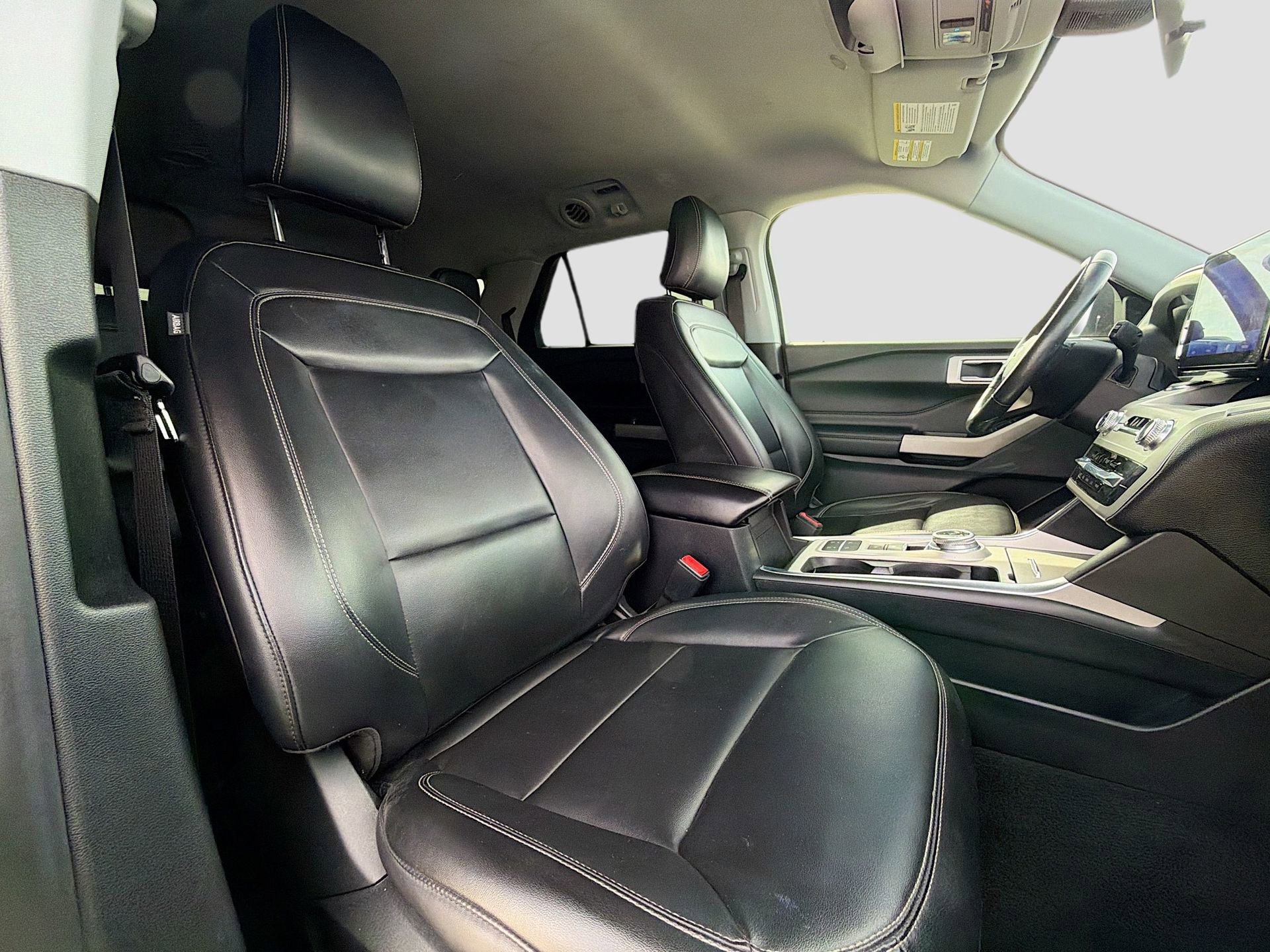 Used 2021 Ford Explorer XLT w/ Equipment Group 202A RWD image 33