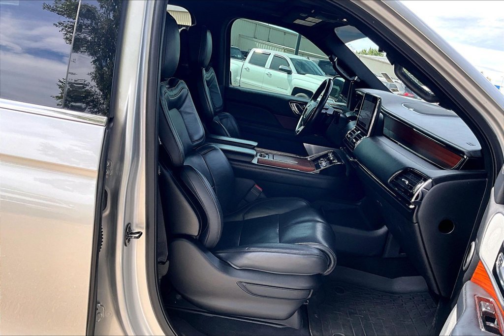Used 2018 Lincoln Navigator L Reserve w/ Technology Package AWD/4WD image 7