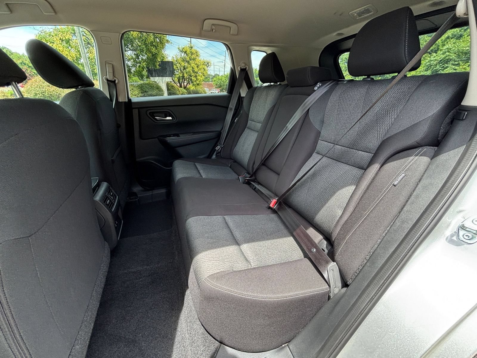 Used 2025 Nissan Rogue SV FWD image 34