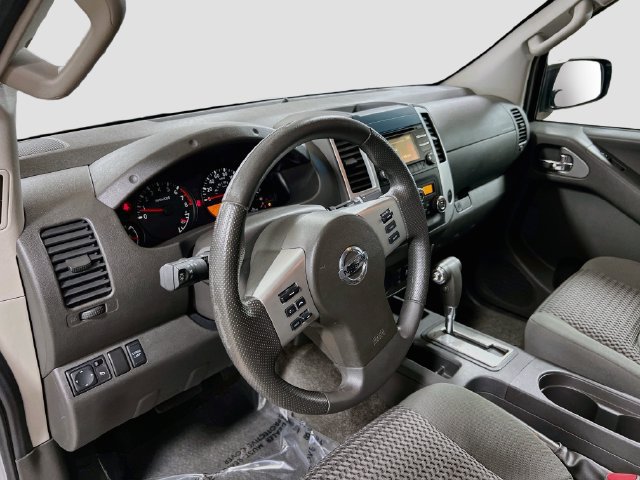 Used 2014 Nissan Frontier SV w/ SV Value Truck Package RWD image 9