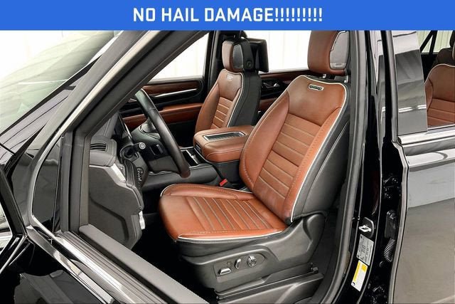 Used 2023 GMC Yukon XL Denali Ultimate AWD/4WD image 8