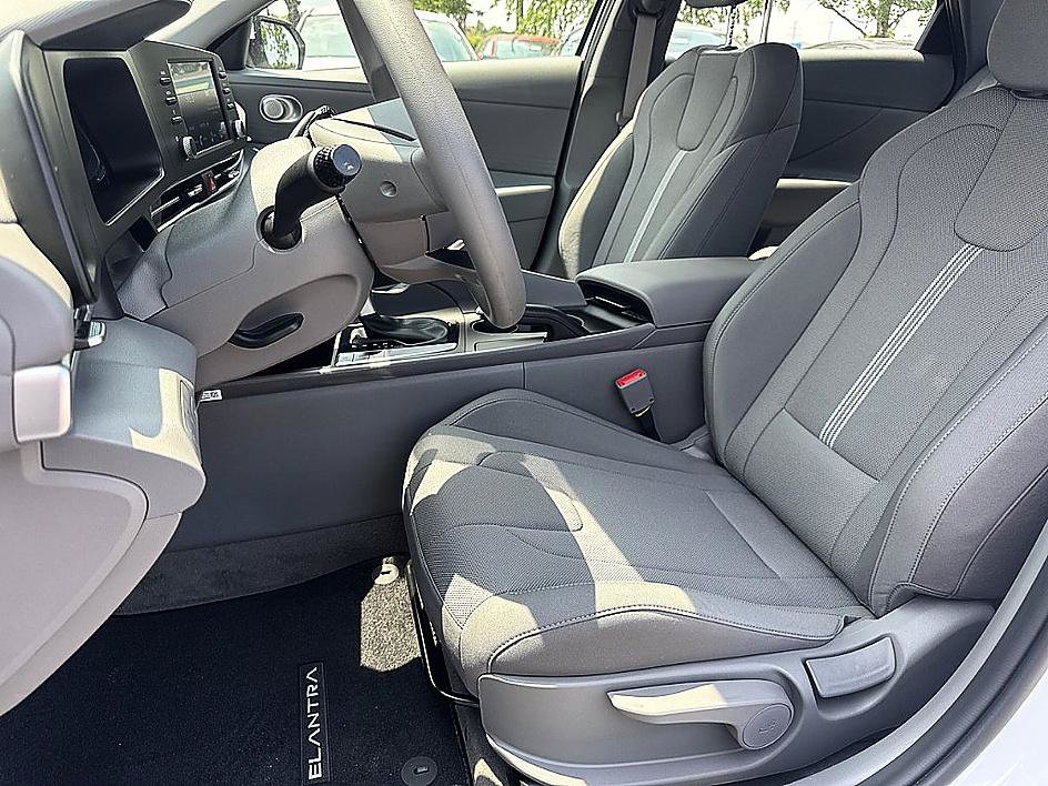 New 2026 Hyundai Elantra SE FWD image 8