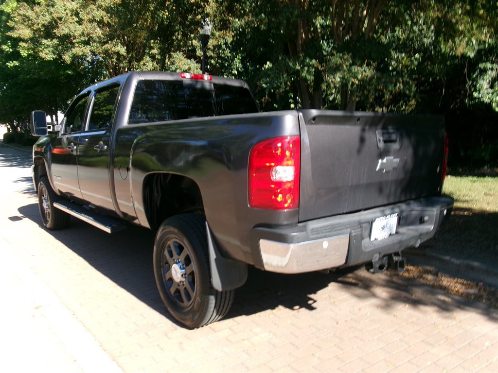 Used 2011 Chevrolet Silverado 2500 LTZ w/ LTZ Plus Package AWD/4WD image 8