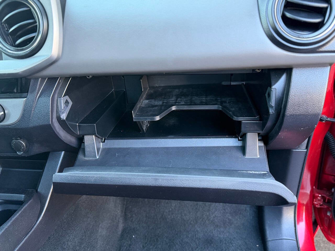 Used 2016 Toyota Tacoma TRD Sport image 42